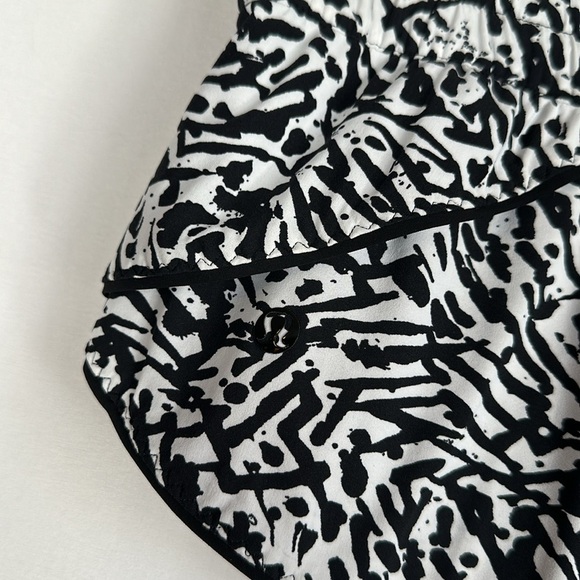 Lululemon Water: Reversible Surf Shorts Black/White & Blue Size 4 - Picture 6 of 8